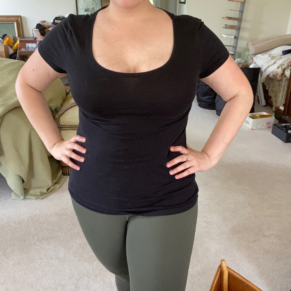 CLOSET SALE Black scoop neck basic tee